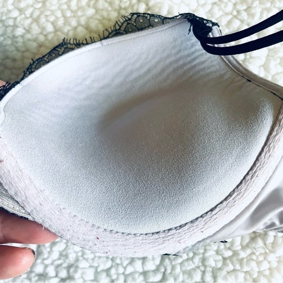 Victoria's Secret Bras, Very Sexy Push-Up. Padded. Lace. Size 32C. - Picture 8 of 9